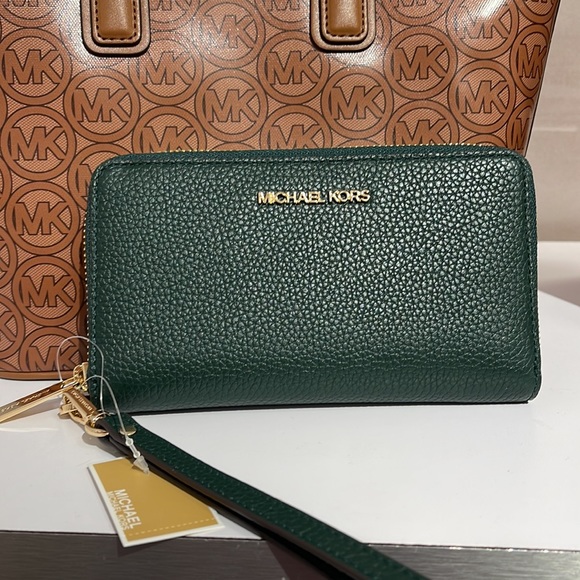 Michael Kors Large Leather Smartphone Wristlet Wallet Phoneholder
Racing Green - Picture 15 of 16
